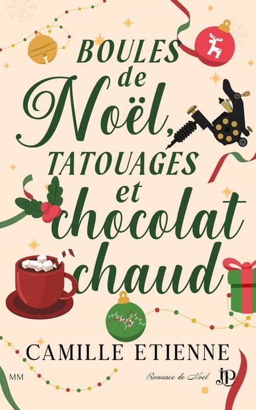 Boules de noël, tatouages et chocolat chaud