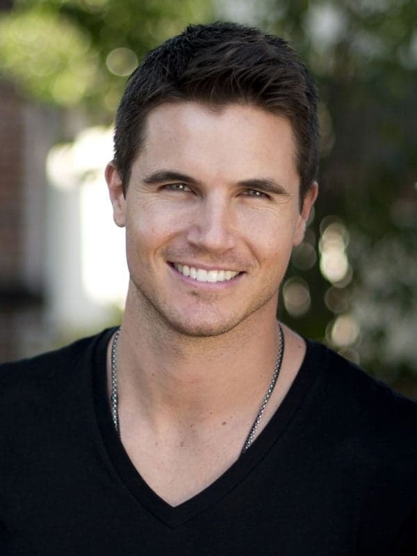Robbie Amell