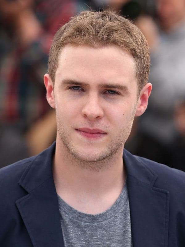 Iain De Caestecker