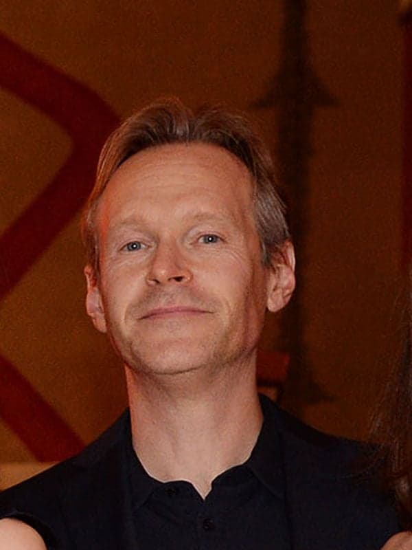 Steven Mackintosh