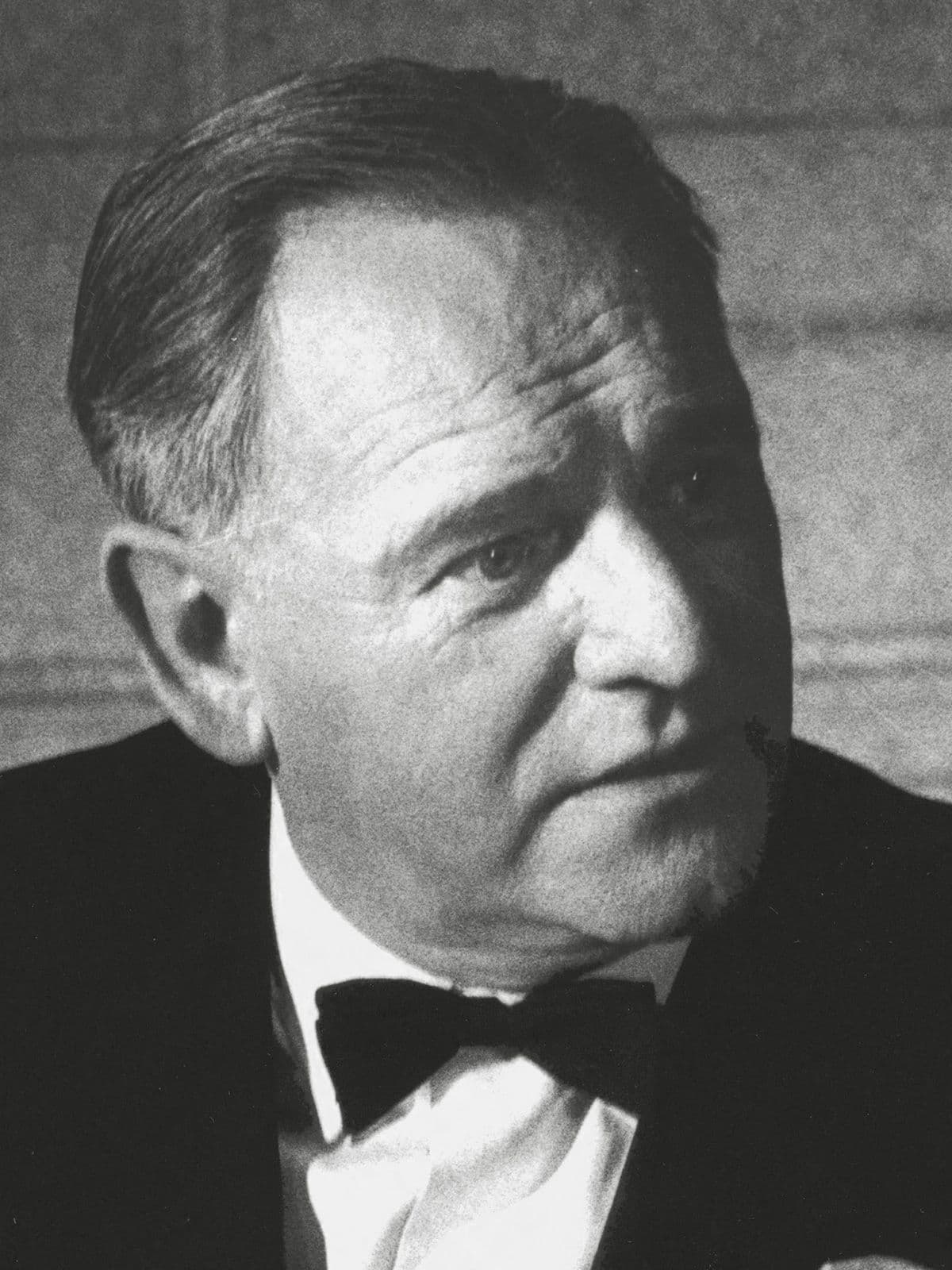 Bernard Lee