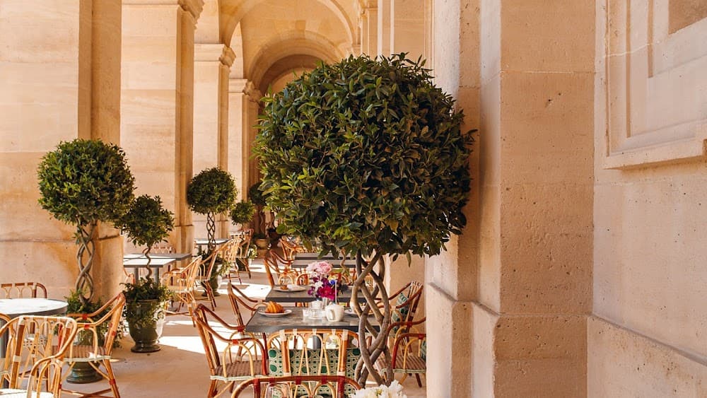 Café Lapérouse Concorde - Cover