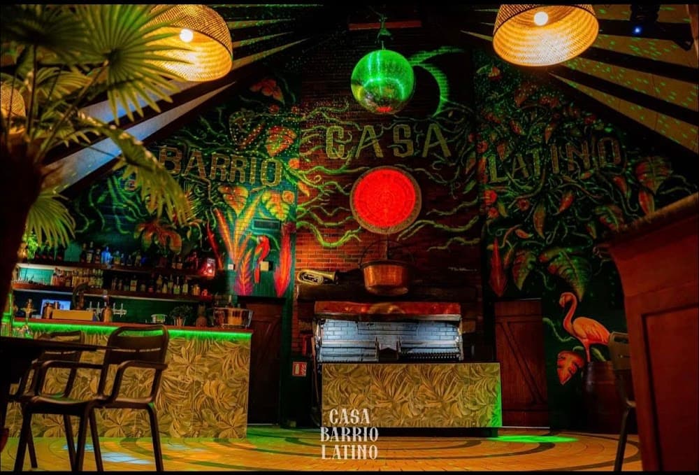 Casa Barrio Latino - Cover