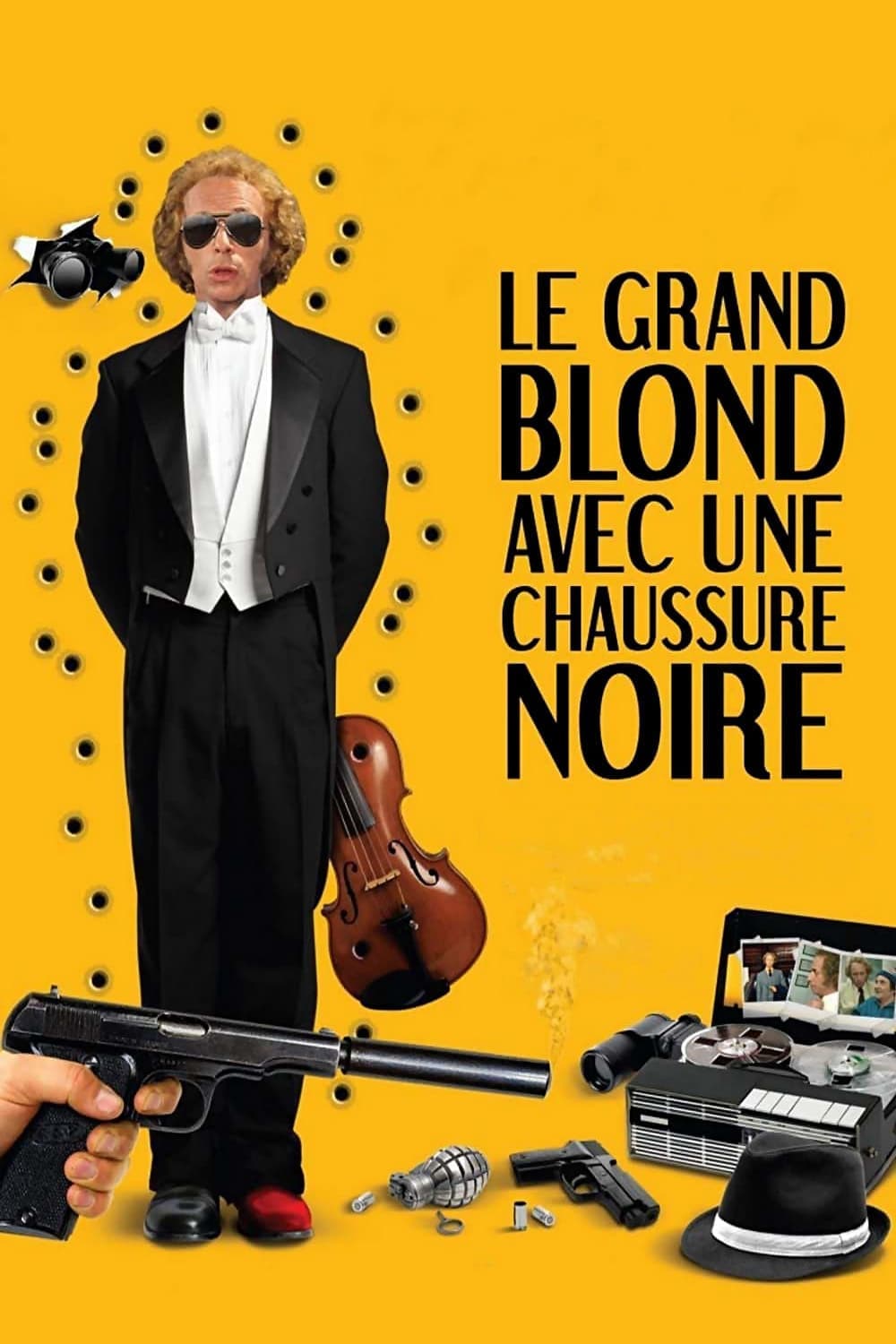 Le grand blond avec une chaussure noire