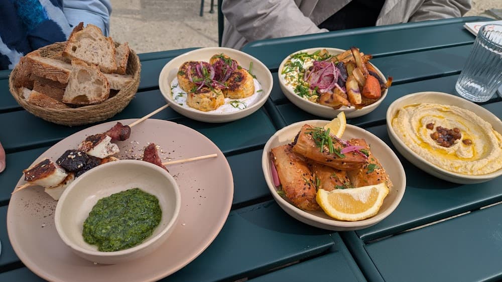 Halva, café & cuisine de quartier - Cover