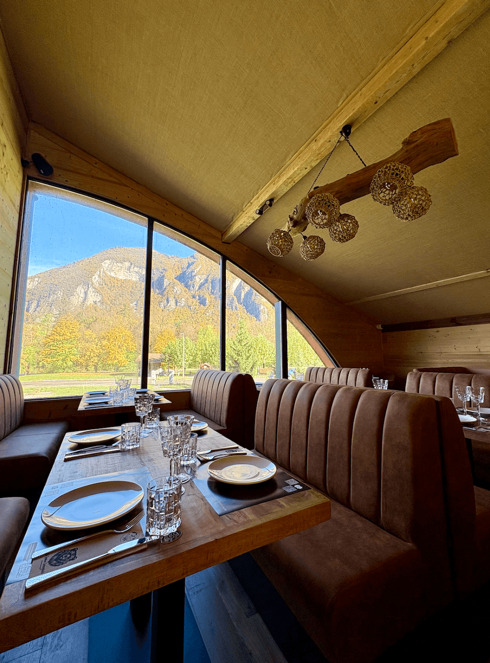 La Taverne Savoyarde - Cover