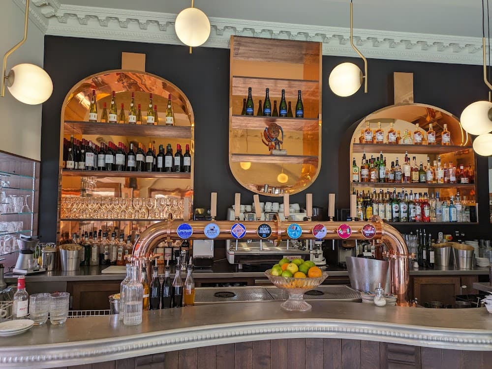 Le Saint Georges - Cover