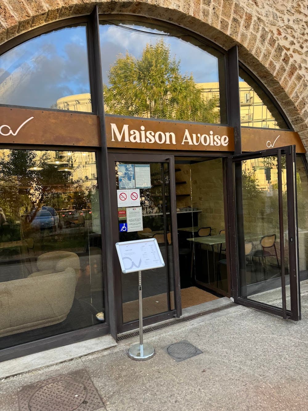 Maison Avoise - Cover