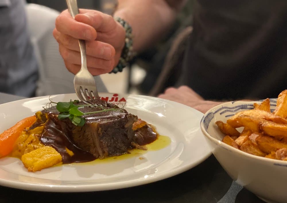 MENJIA - Bistrot Canaille - Cover