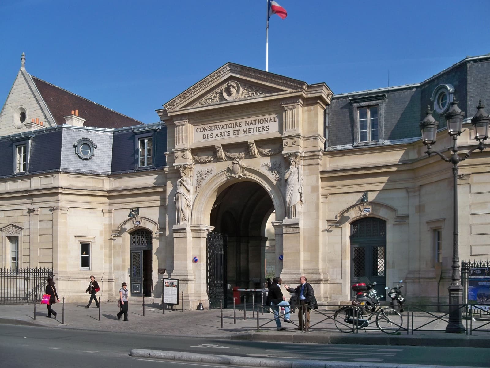 Musée des Arts et Métiers - Cover