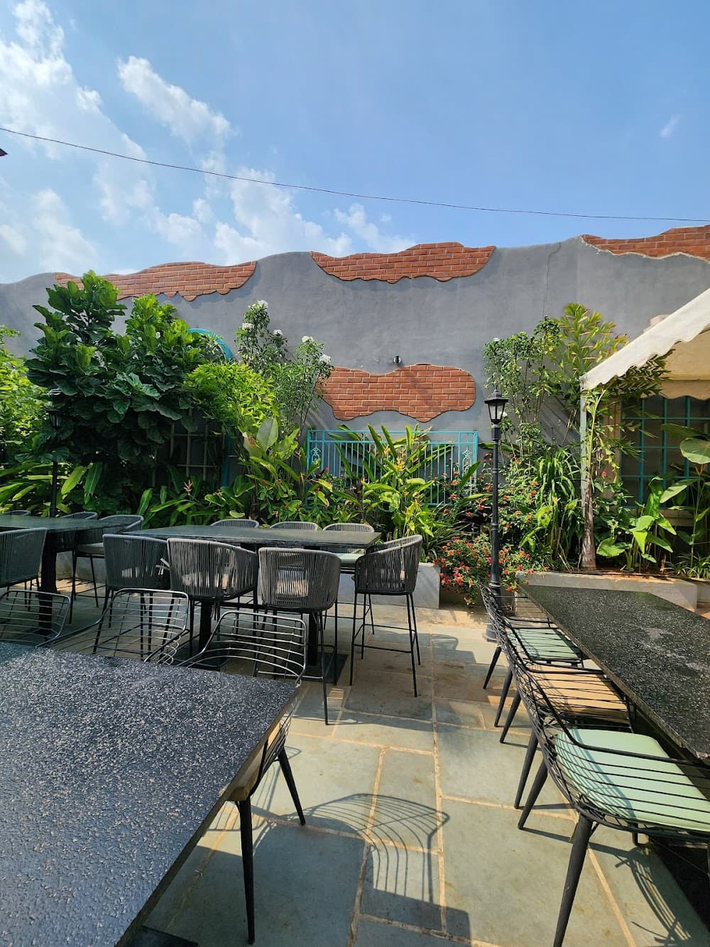 Nusa - Tropical Brewvilla - Cover