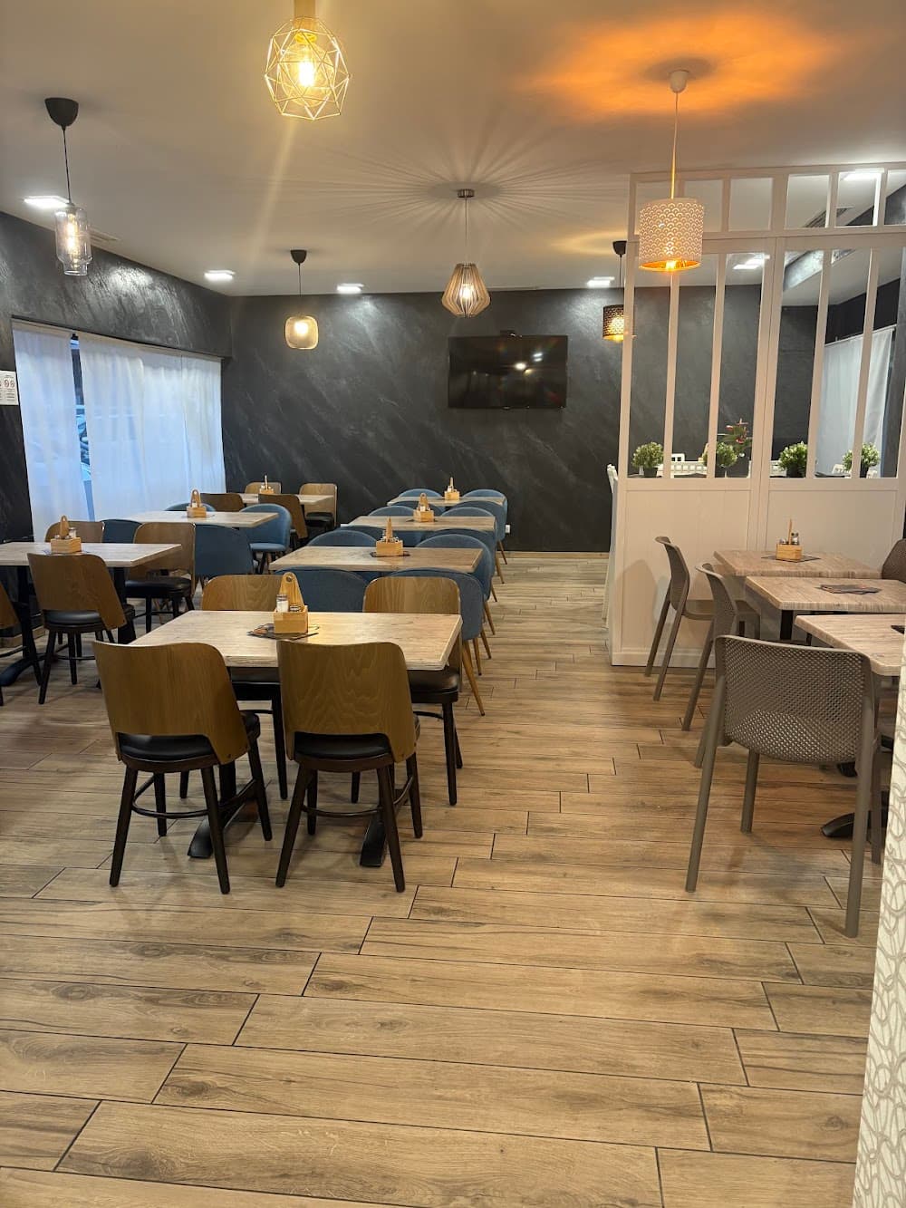 Restaurant Class Kebab - Pizzas - Grill - Cover