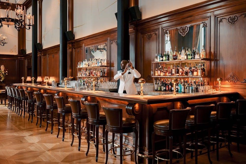 Madame Rêve Café - Cover