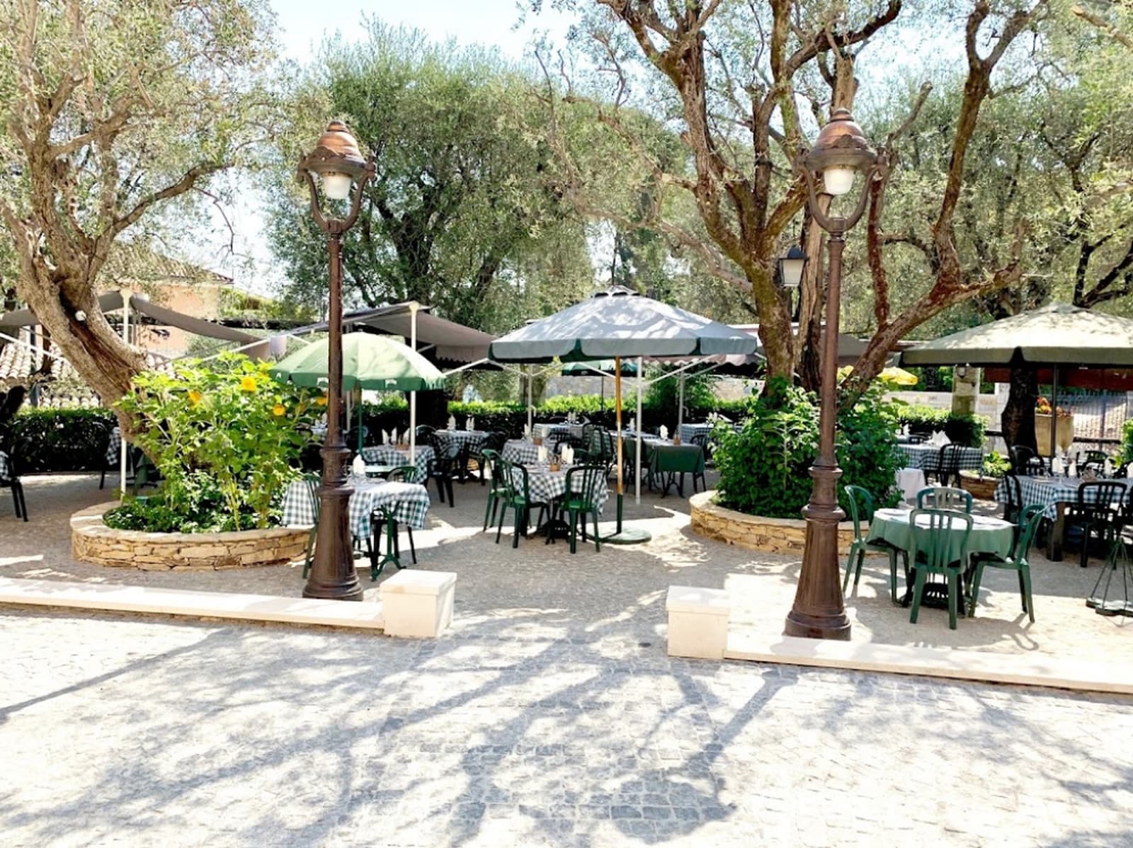 Auberge de l'Aire Saint Michel - Cover