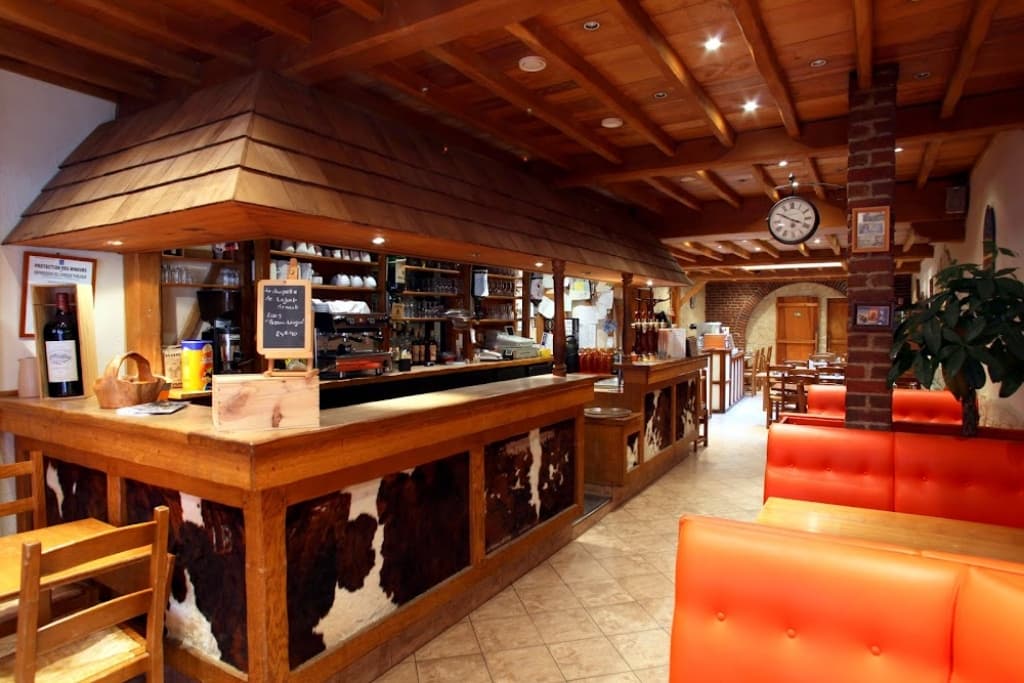 Le Saint Pierre - Cover