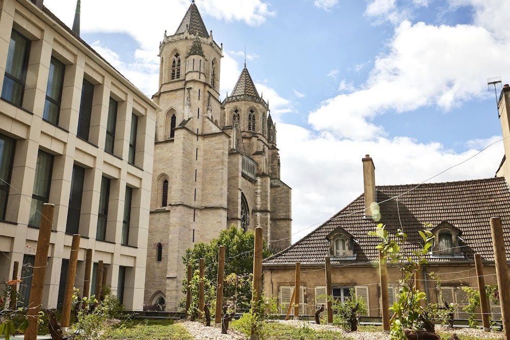 Mama Shelter Dijon - Cover