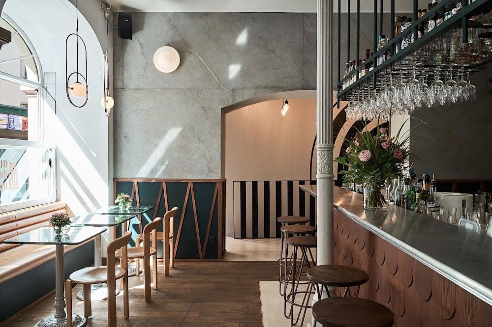 Aux douze apôtres - Cover