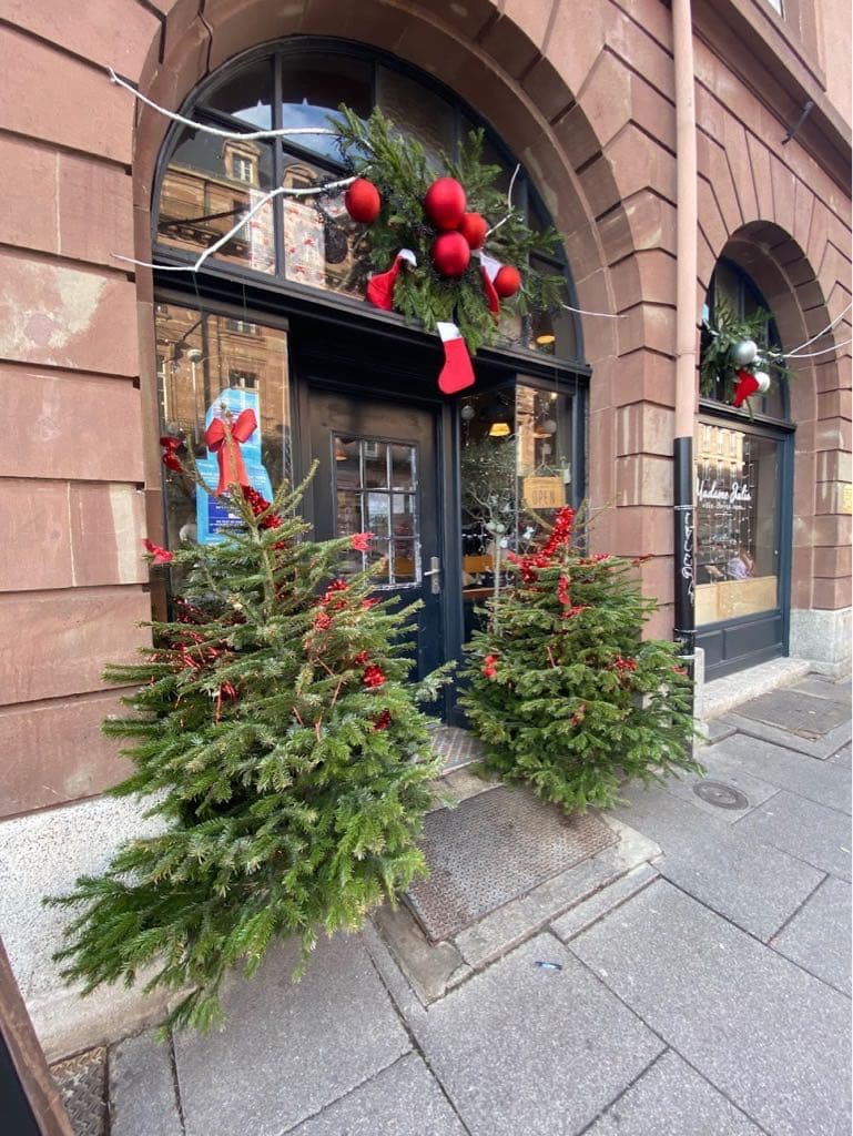 Madame Julia - Cover