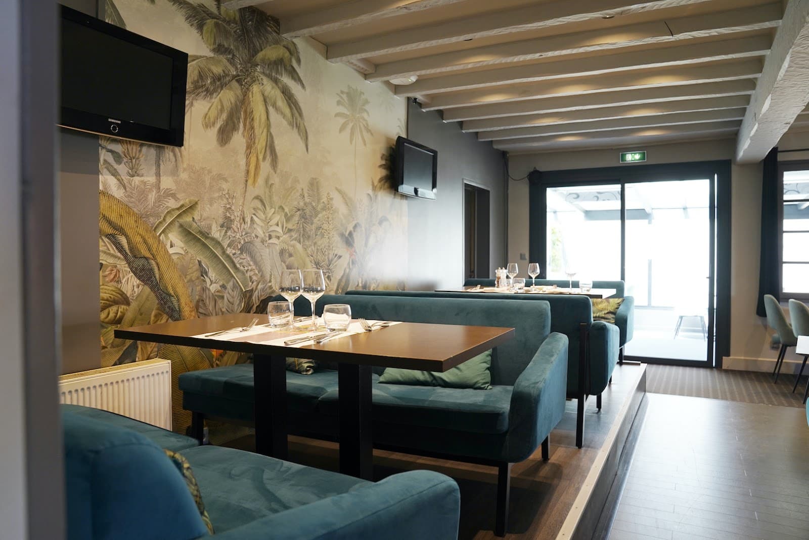 Auberge Les Canisses - Cover