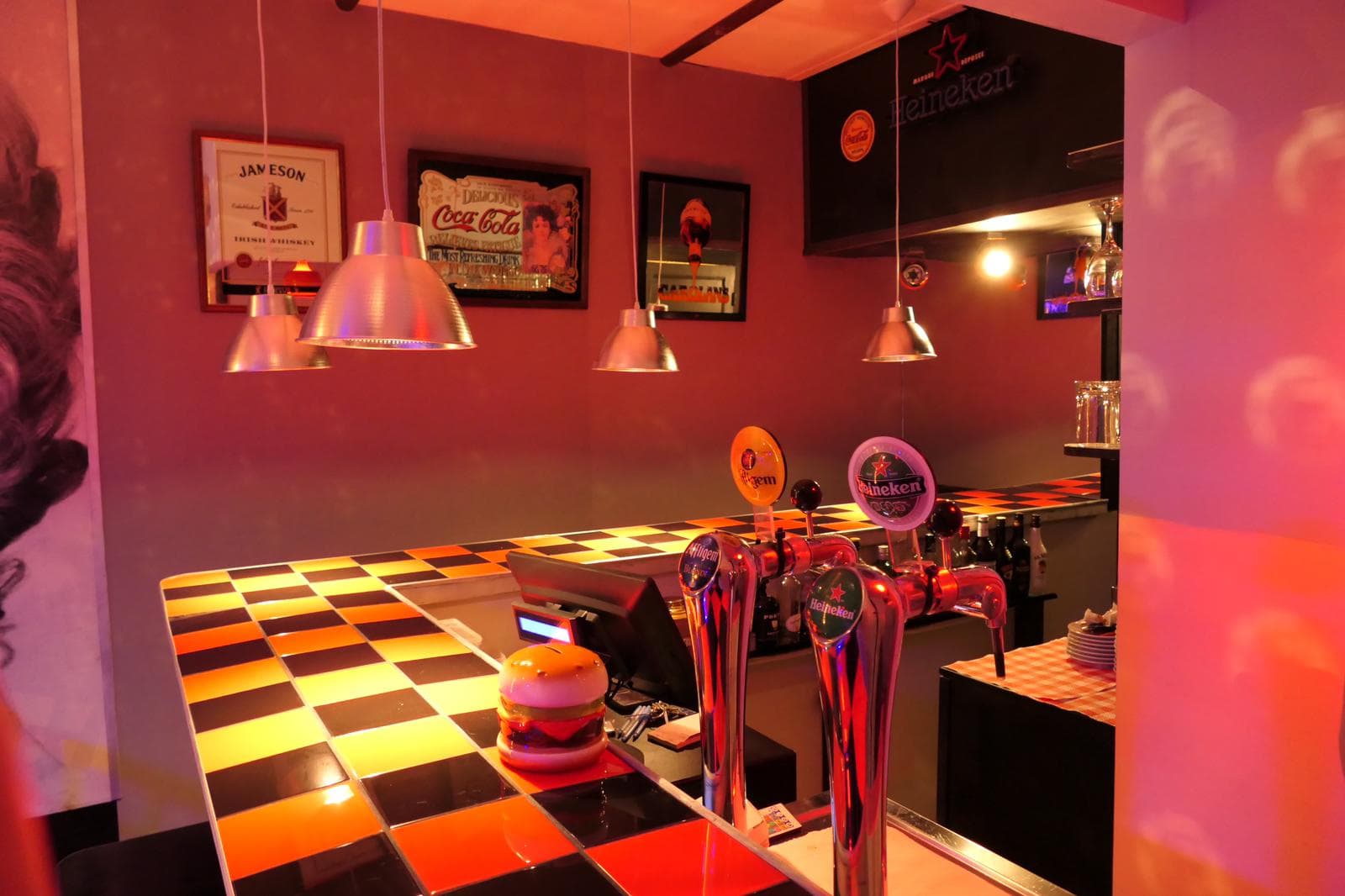 Chez Michel et Nina - Grill et Burgers - Cover