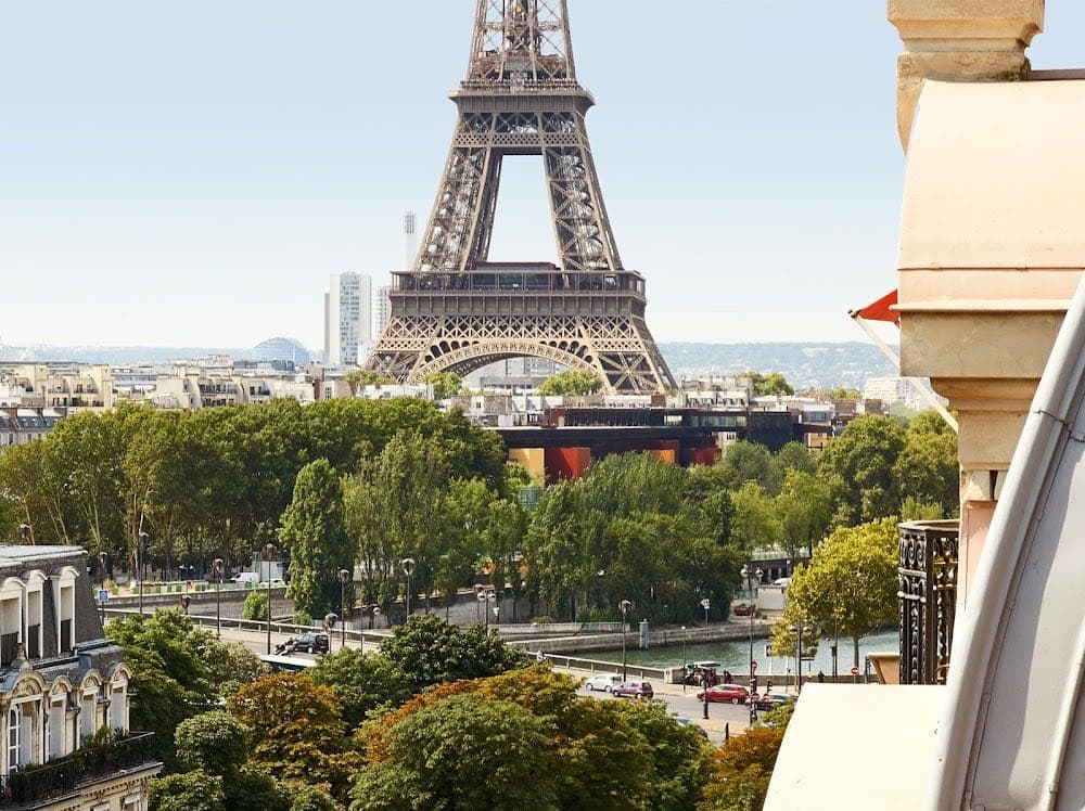 Hôtel Plaza Athénée - Cover