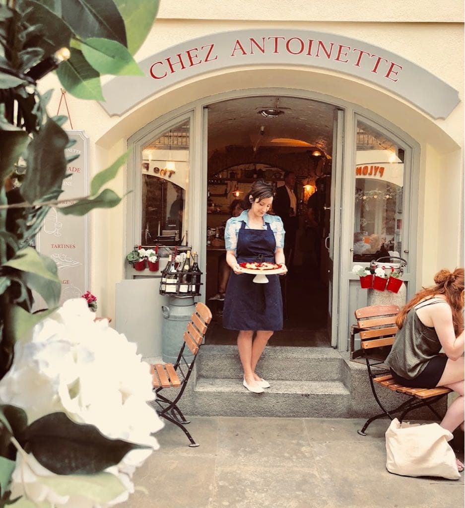 Chez Antoinette - Cover