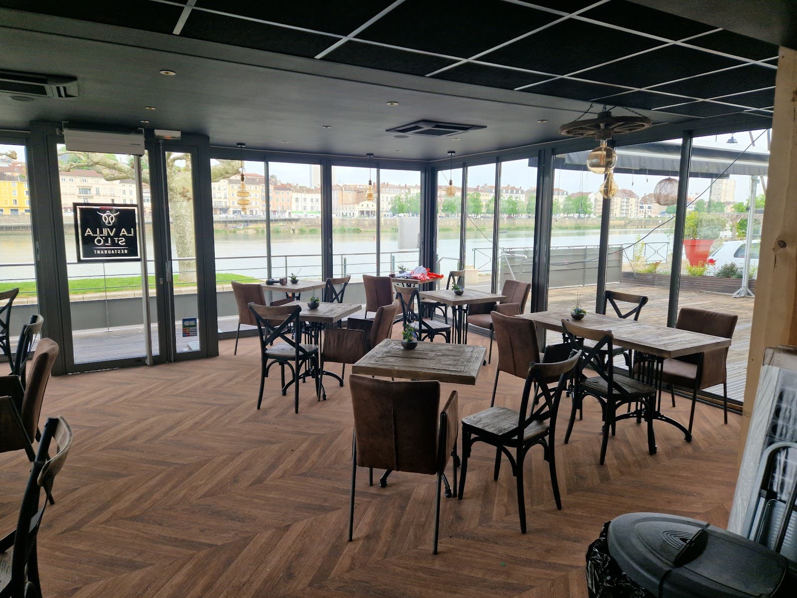 La villa St l'ô - Cover