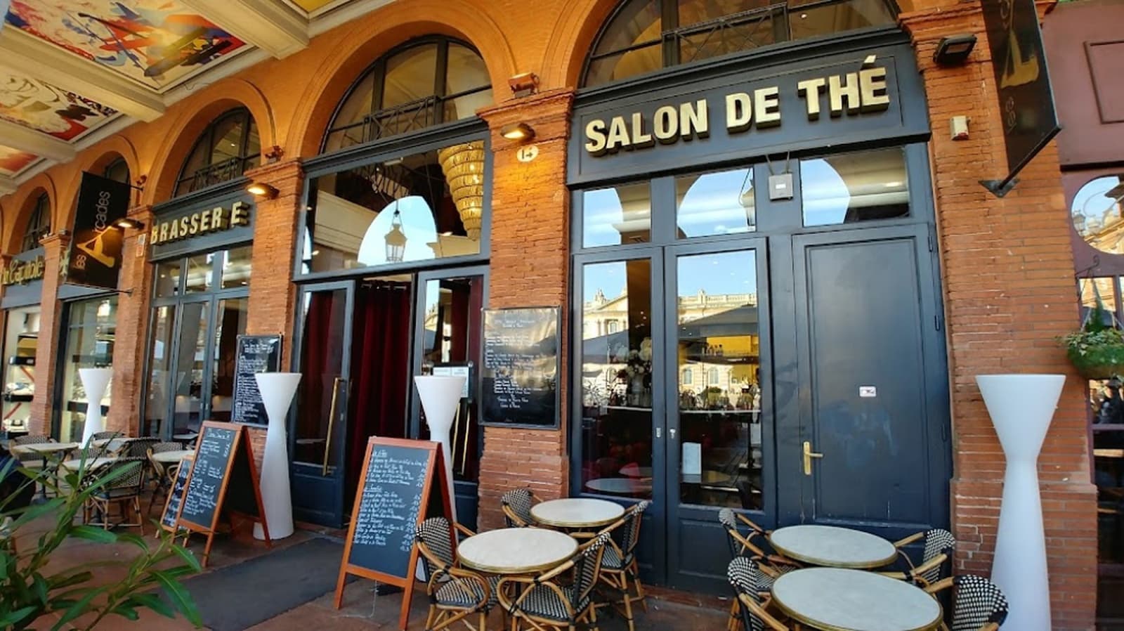 La brasserie Les Arcades - Cover