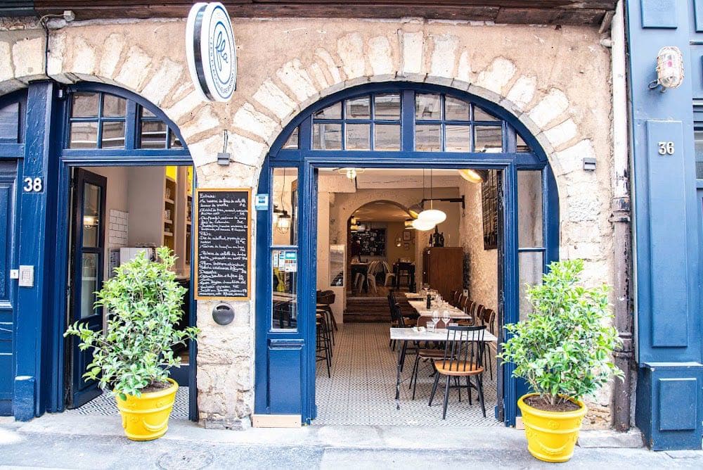 Les Flaconneurs Bistro - Cover