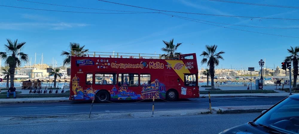 Suzie Q - Tapas-Burgers-Cocktails - Cover