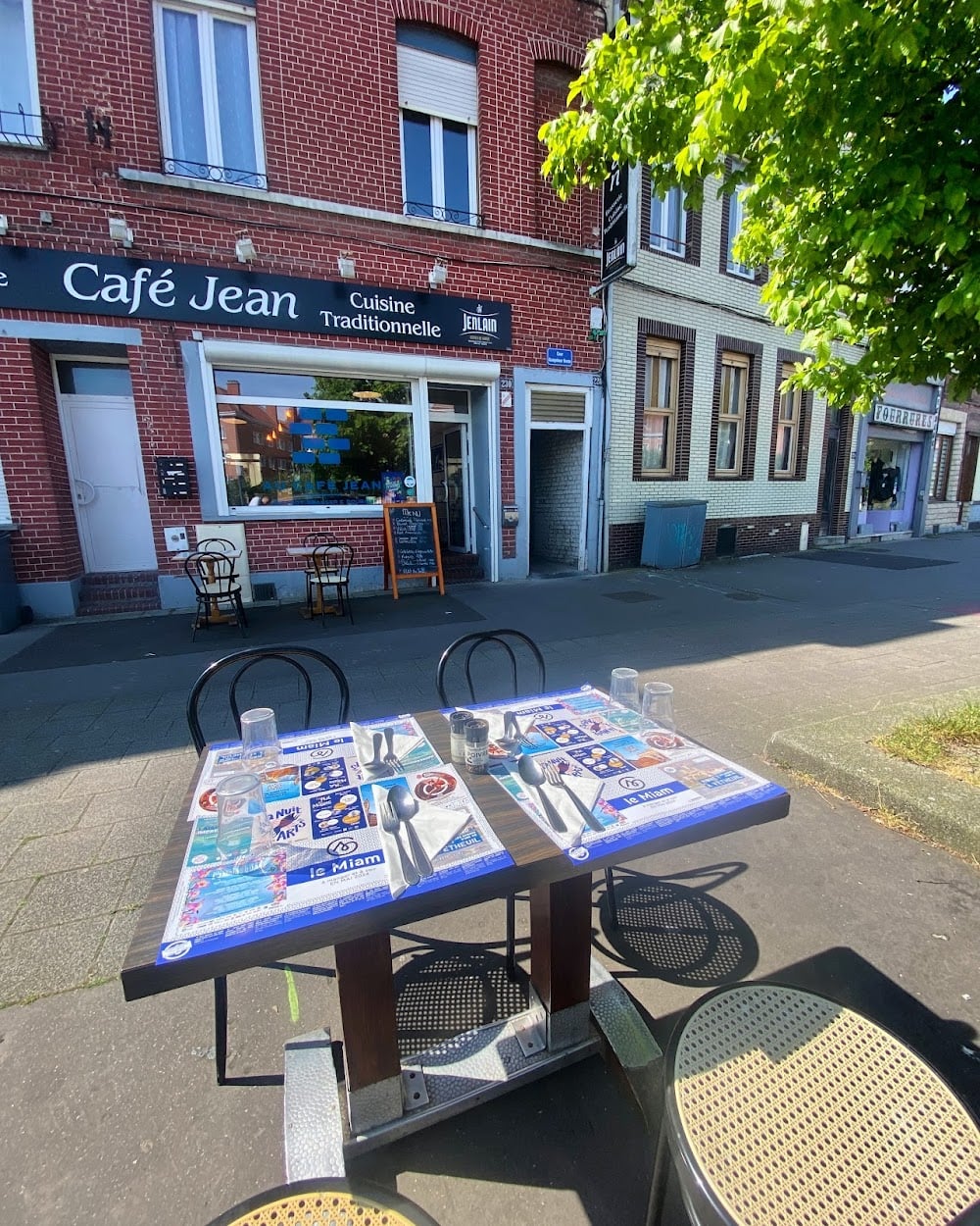 Au Café Jean - Cover