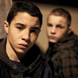 Fracture (TV) - Cover