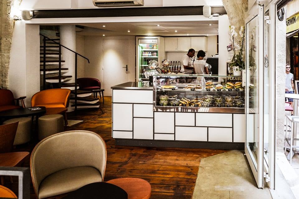 DELI'S COFFEE - Cover