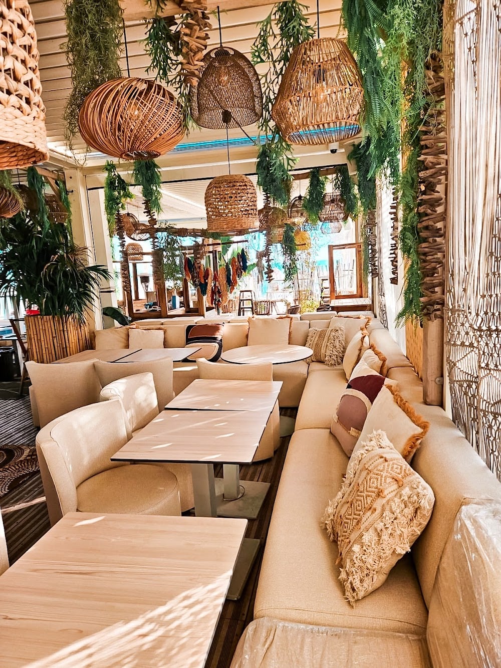 Le Paseo - Cocktail Club & Food - Cover