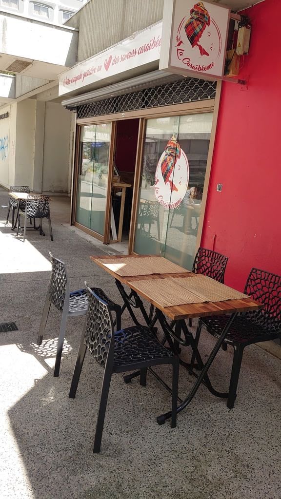 LA CARAIBEENNE - Cover