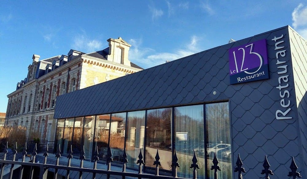 Le 123 Restaurant - Cover