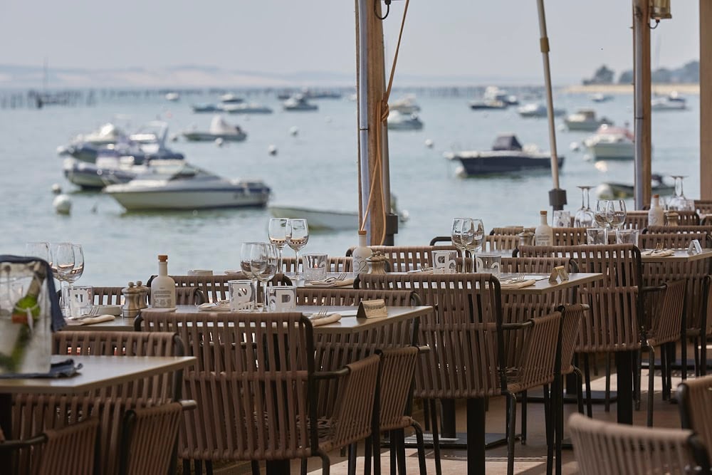 Le Pinasse Café - Cover