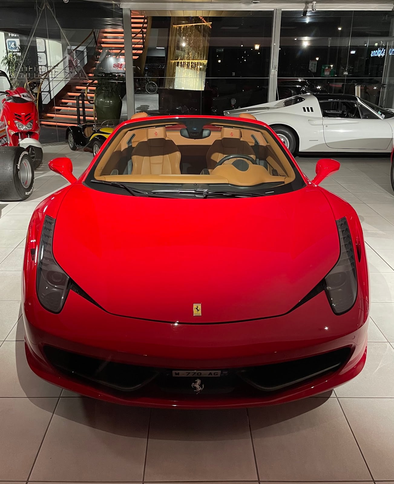 ITZA LA PYRAMIDE - Cover