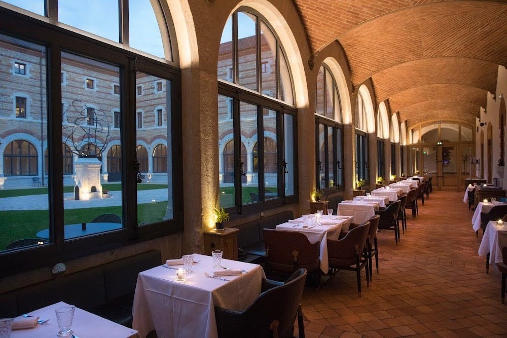 Les Téléphones Restaurant - Cover