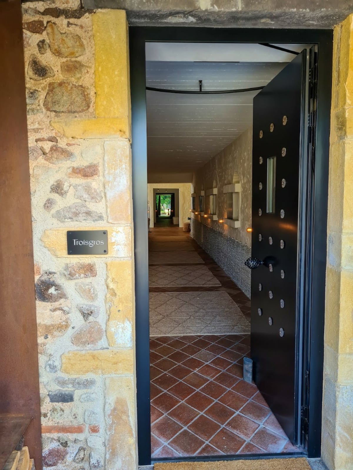 Restaurant Troisgros - "Le Bois sans Feuilles" - Cover