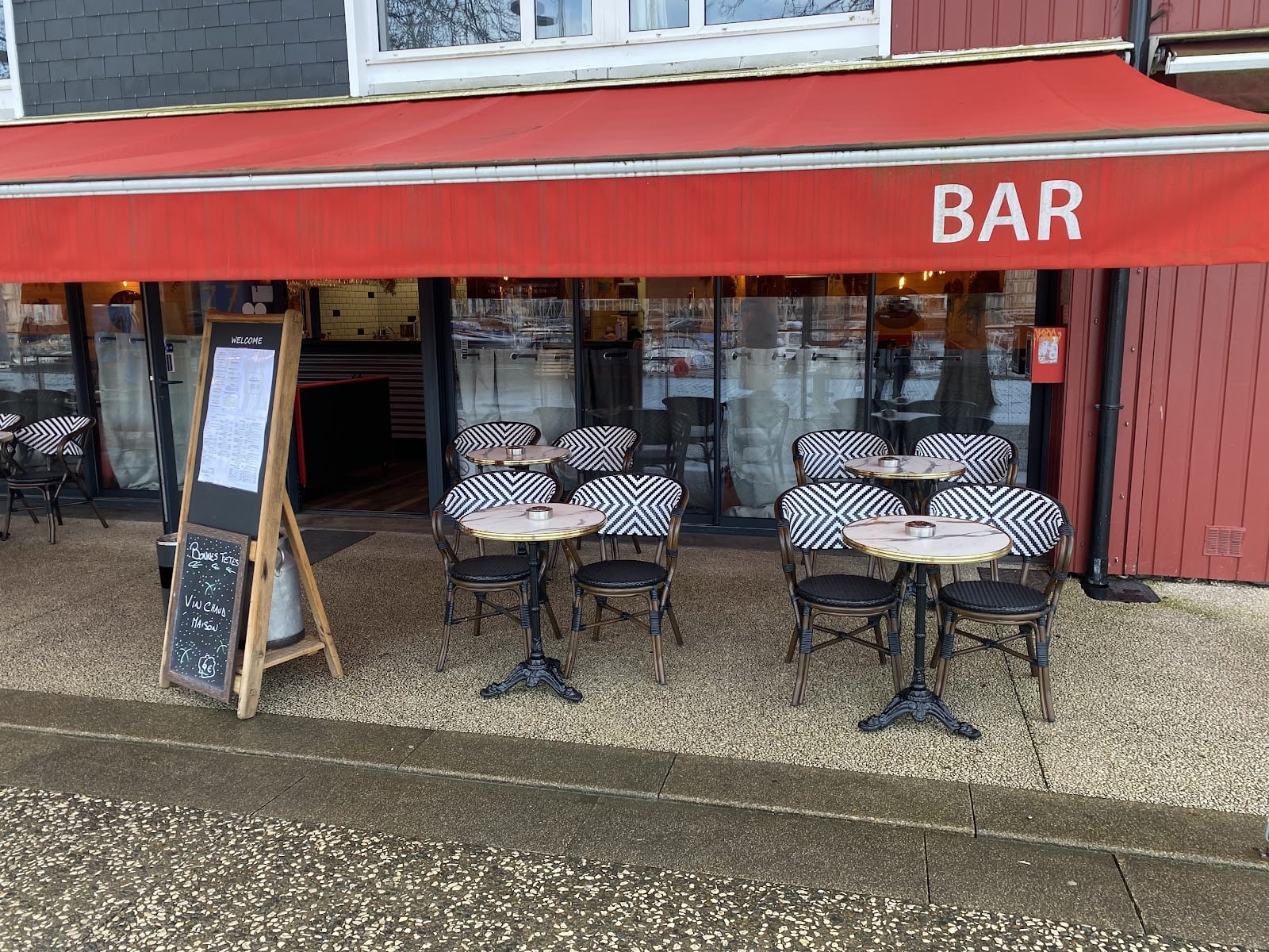 LE VERRE LUISANT - Cover