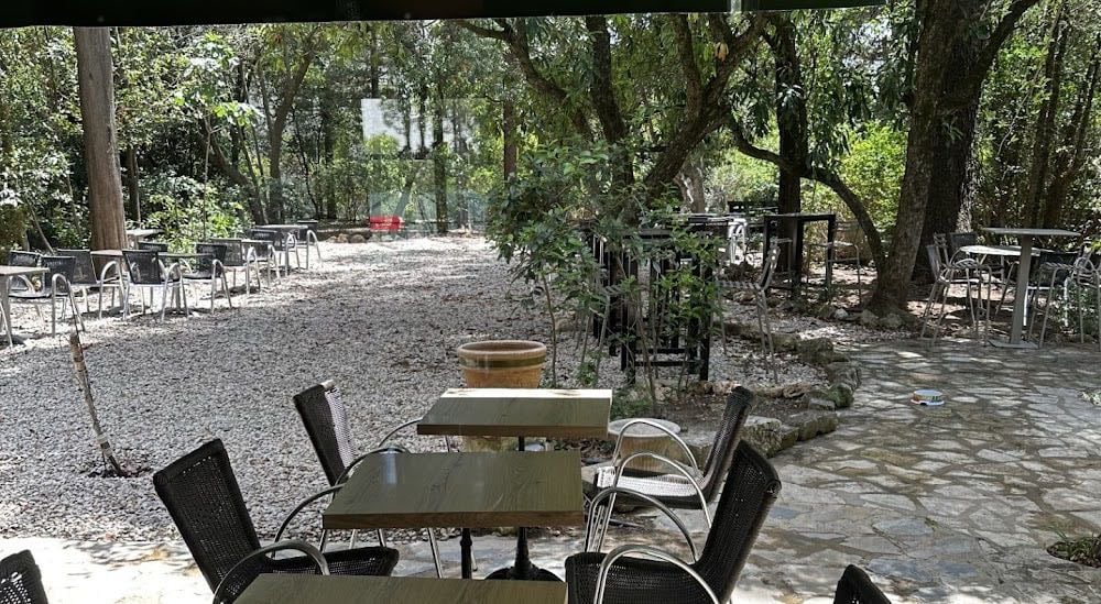 LA MAISON ROUGE - Cover