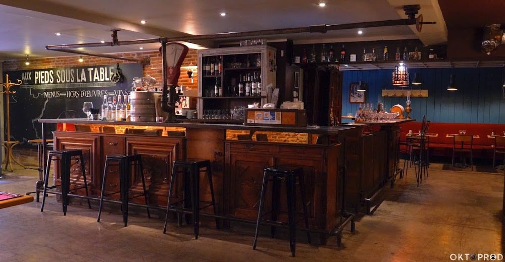 Aux Pieds sous la Table - Cover