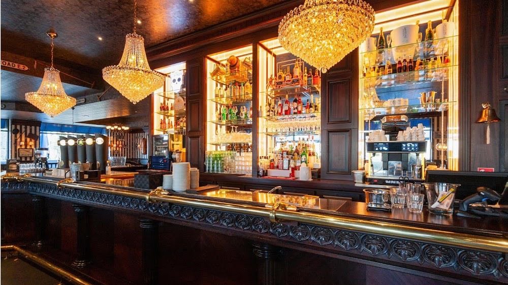 Au Bureau Amnéville - Cover