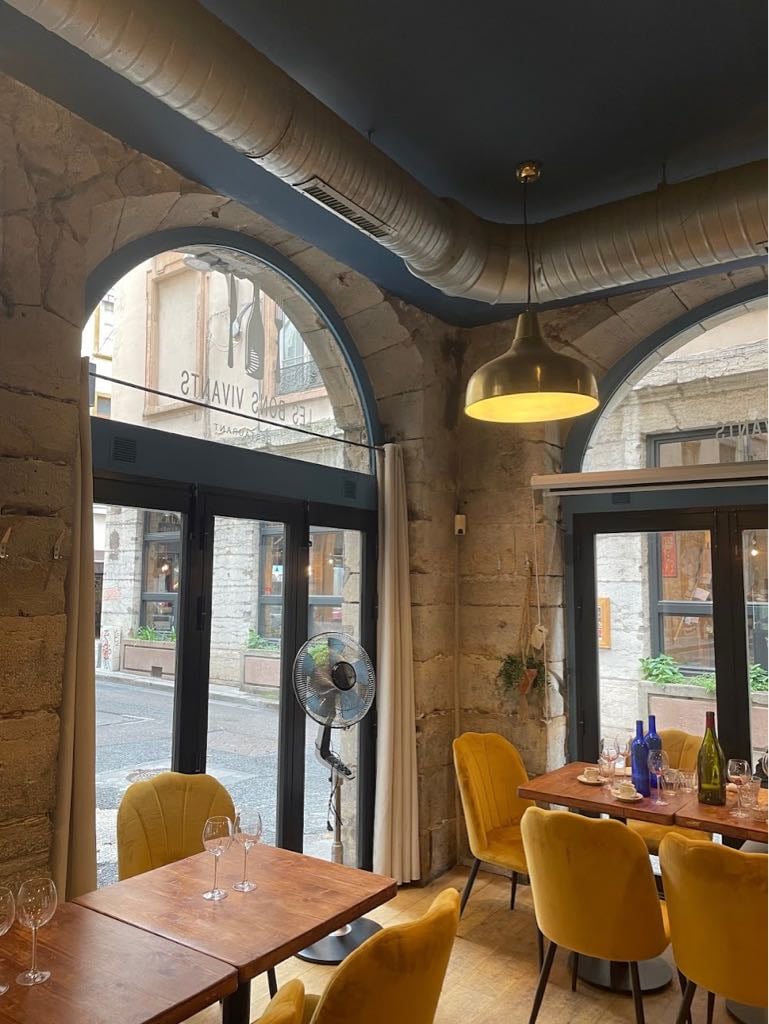 Les Bons Vivants - Cover