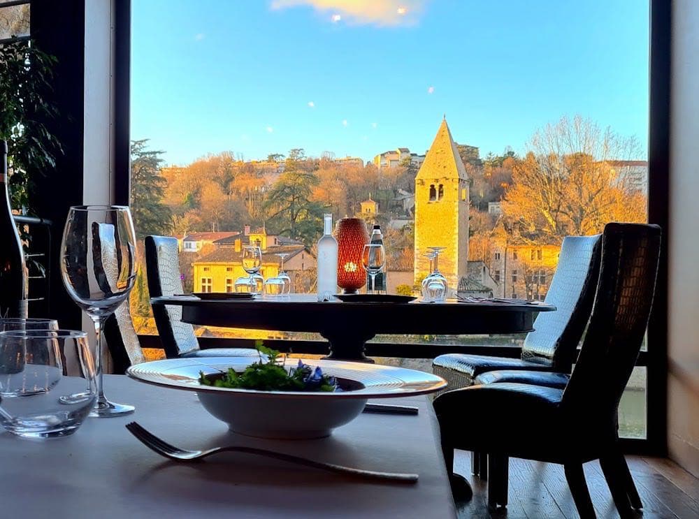 Les Voûtes Restaurant & Live Music - Cover